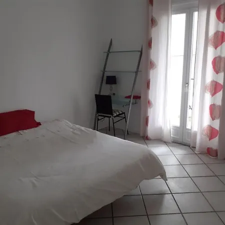 Holiday home Maison Jolie Orchidee Montreuil (Seine-Saint-Denis)